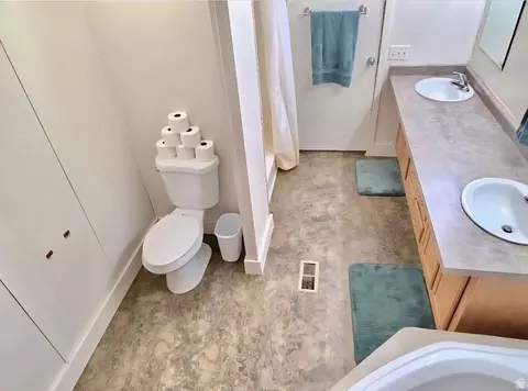 Bath - 196 W Rio Grand Dr, Moab, UT 84532 photo 3 of 9