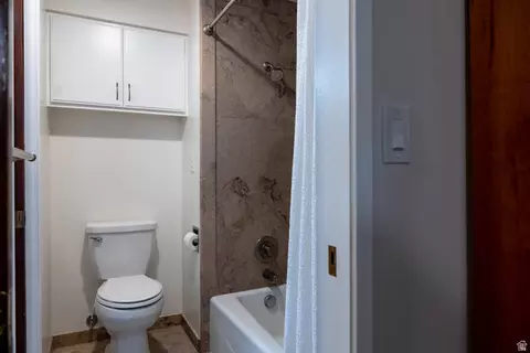 Bath - 481 E 540 N, Centerville, UT 84014 photo 2 of 3