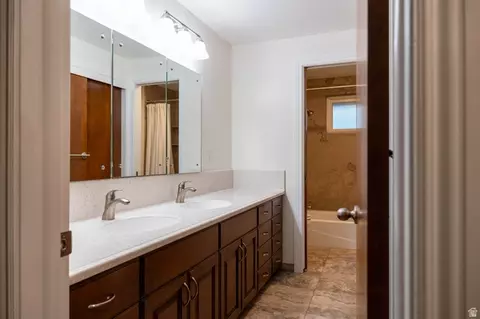 Bath - 481 E 540 N, Centerville, UT 84014 photo 1 of 3