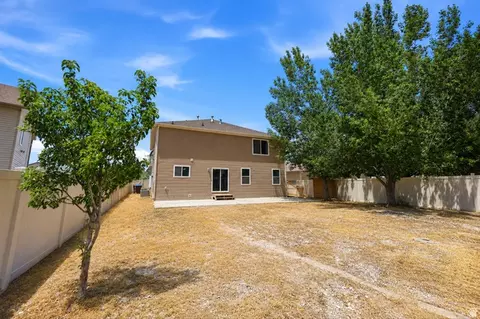 Exterior - 4328 N Maple Dr, Eagle Mountain, UT 84005 photo 6 of 7