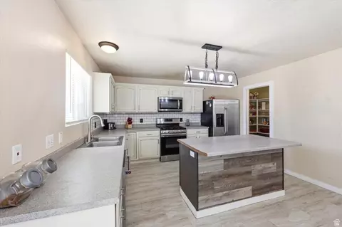 Kitchen - 4328 N Maple Dr, Eagle Mountain, UT 84005 photo 2 of 4