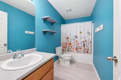 Bath - 4328 N Maple Dr, Eagle Mountain, UT 84005 photo 2 of 4