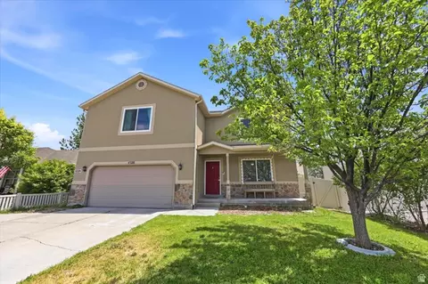 Exterior - 4328 N Maple Dr, Eagle Mountain, UT 84005 photo 2 of 7