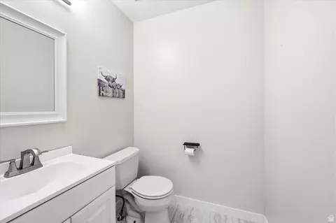 Bath - 4328 N Maple Dr, Eagle Mountain, UT 84005 photo 3 of 4