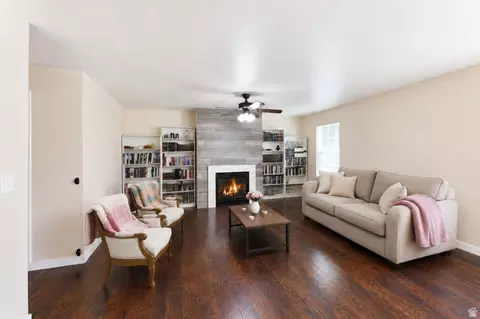 Living - 4328 N Maple Dr, Eagle Mountain, UT 84005 photo 2 of 7