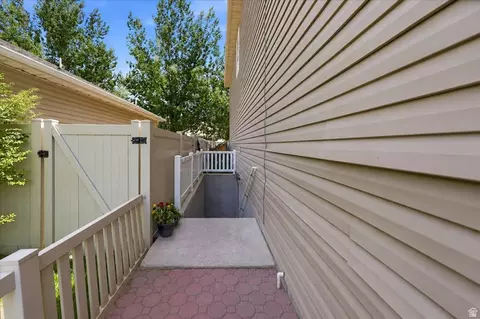 Exterior - 4328 N Maple Dr, Eagle Mountain, UT 84005 photo 4 of 7