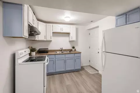 Kitchen - 4328 N Maple Dr, Eagle Mountain, UT 84005 photo 4 of 4