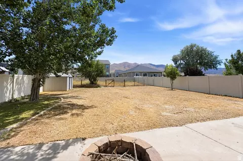 Exterior - 4328 N Maple Dr, Eagle Mountain, UT 84005 photo 5 of 7