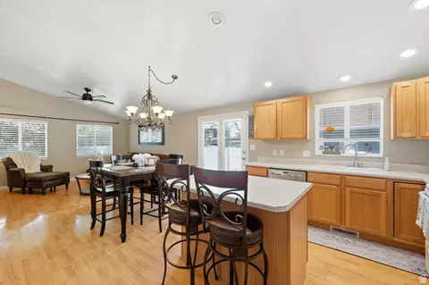 8462 S Oak Farm Dr W, West Jordan, UT 84081