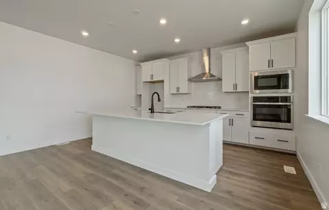 Kitchen - 5394 N Saddle Stone Dr #515, Eagle Mountain, UT 84005 photo 3 of 3