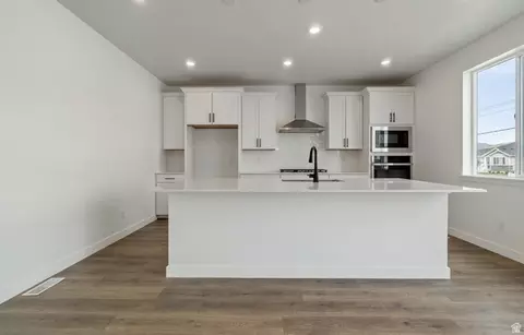 Kitchen - 5394 N Saddle Stone Dr #515, Eagle Mountain, UT 84005 photo 2 of 3