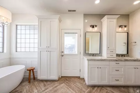 Bath - 1476 W Elk View Cir, Mapleton, UT 84664 photo 1 of 9
