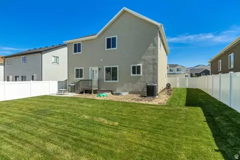 Exterior - 4569 E Fall Harvest Rd, Eagle Mountain, UT 84005 photo 4 of 5