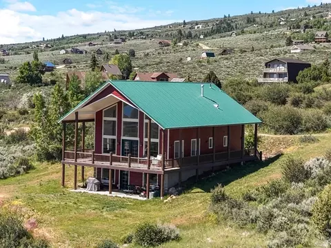 2330 S Valleyview Dr, Garden City, UT 84028