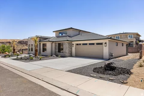 Exterior - 296 E 1100 N, Hurricane, UT 84737 photo 5 of 5
