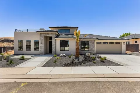 296 E 1100 N, Hurricane, UT 84737