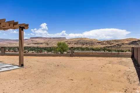 Exterior - 296 E 1100 N, Hurricane, UT 84737 photo 3 of 5