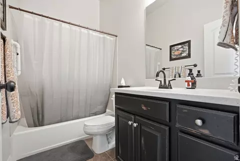 Bath - 8494 N Turnberry Rd E, Eagle Mountain, UT 84005 photo 1 of 2