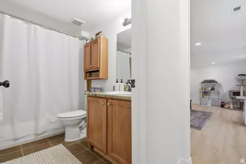 Bath - 8494 N Turnberry Rd E, Eagle Mountain, UT 84005 photo 2 of 2