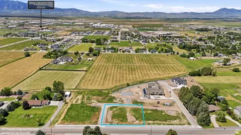 245 E 400 S #4, Hyde Park, UT 84318 photo 3
