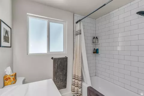 Bath - 402 E 10185 S, Sandy, UT 84070 photo 2 of 3