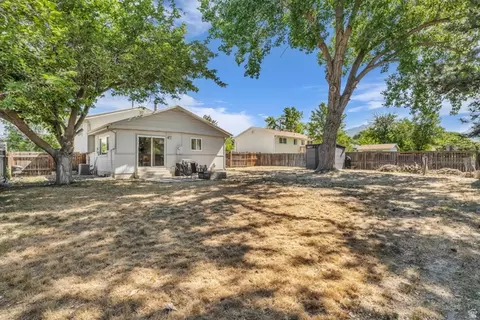 Exterior - 402 E 10185 S, Sandy, UT 84070 photo 3 of 5