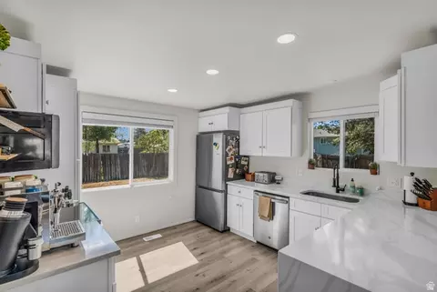 Kitchen - 402 E 10185 S, Sandy, UT 84070 photo 1 of 3