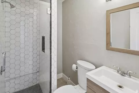 Bath - 915 S 400 E, Orem, UT 84097 photo 1 of 5