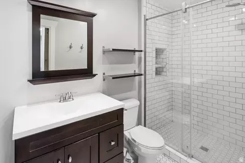 Bath - 915 S 400 E, Orem, UT 84097 photo 2 of 5