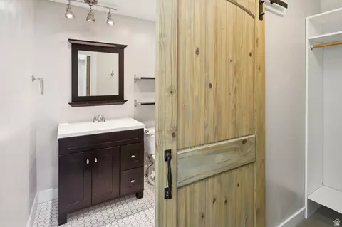Bath - 915 S 400 E, Orem, UT 84097 photo 3 of 5