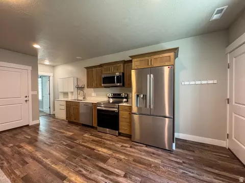 Kitchen - 3556 E Royal Dornoch Dr, Eagle Mountain, UT 84005 photo 2 of 2