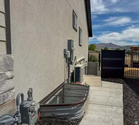 Exterior - 3556 E Royal Dornoch Dr, Eagle Mountain, UT 84005 photo 3 of 3
