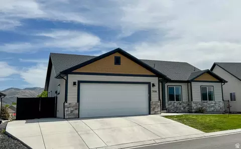 Exterior - 3556 E Royal Dornoch Dr, Eagle Mountain, UT 84005 photo 2 of 3