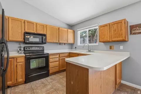 Kitchen - 910 W Red Oaks Dr, Murray, UT 84123 photo 1 of 3