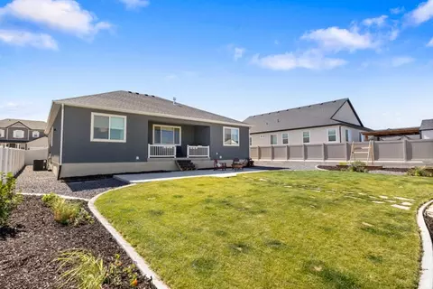 Exterior - 5420 N Cliffrose Dr, Eagle Mountain, UT 84005 photo 3 of 4