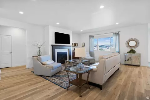 Living - 5420 N Cliffrose Dr, Eagle Mountain, UT 84005 photo 2 of 4