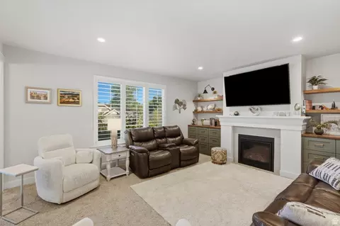 Living - 362 S 400 E, Centerville, UT 84014 photo 4 of 5