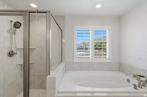 Bath - 362 S 400 E, Centerville, UT 84014 photo 3 of 6
