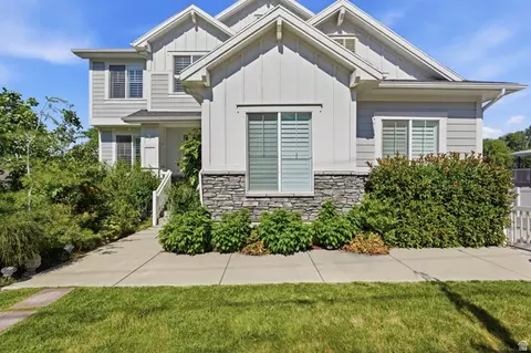 Exterior - 362 S 400 E, Centerville, UT 84014 photo 2 of 11