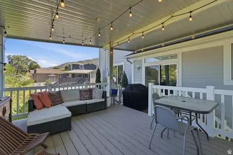 Exterior - 362 S 400 E, Centerville, UT 84014 photo 6 of 11