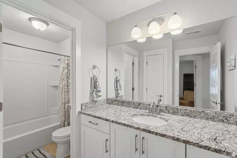Bath - 362 S 400 E, Centerville, UT 84014 photo 2 of 6