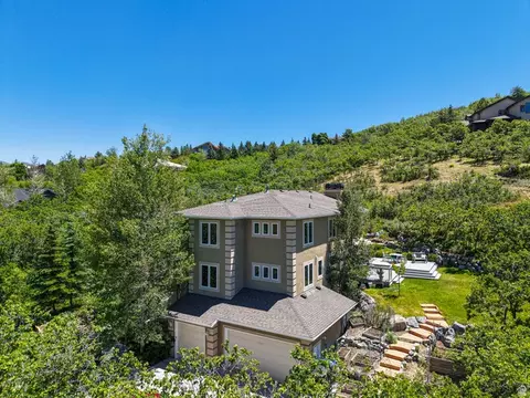 5808 E Pioneer Fork Rd, Emigration Canyon, UT 84108