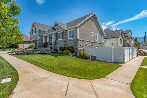 Exterior - 2043 S 160 E, Orem, UT 84058 photo 6 of 7