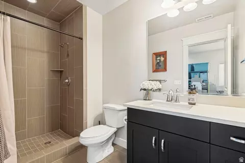 Bath - 2043 S 160 E, Orem, UT 84058 photo 2 of 6
