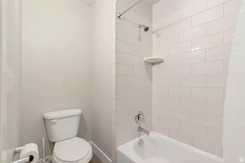 Bath - 2043 S 160 E, Orem, UT 84058 photo 4 of 6