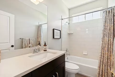 Bath - 2043 S 160 E, Orem, UT 84058 photo 5 of 6
