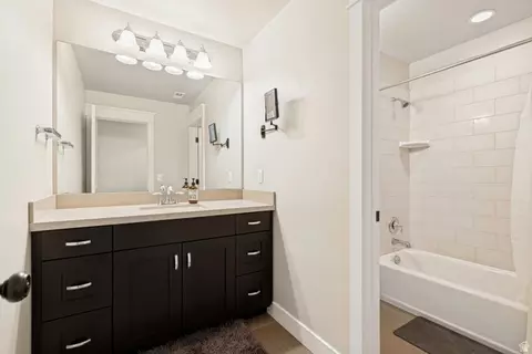 Bath - 2043 S 160 E, Orem, UT 84058 photo 3 of 6