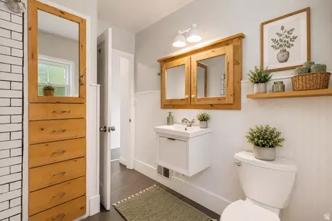 Bath - 345 E 200 N, Springville, UT 84663 photo 2 of 3