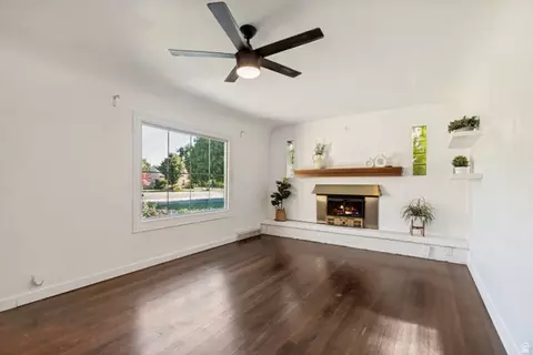 Living - 345 E 200 N, Springville, UT 84663 photo 3 of 4