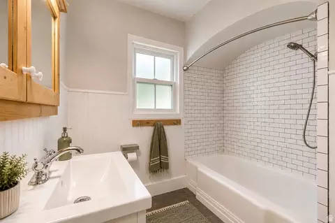 Bath - 345 E 200 N, Springville, UT 84663 photo 1 of 3